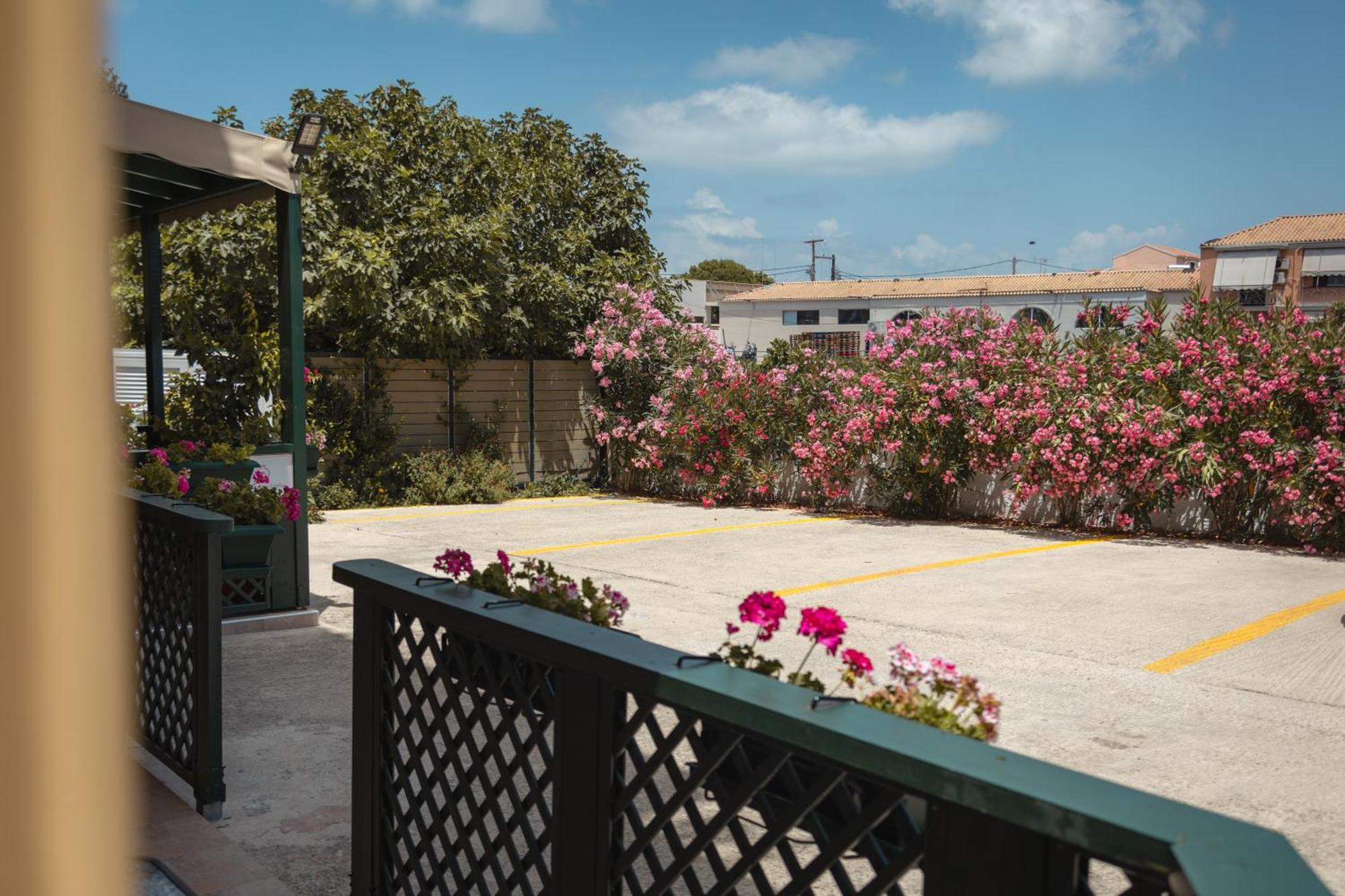 Nostalgia Corfu Town Apartments エクステリア 写真